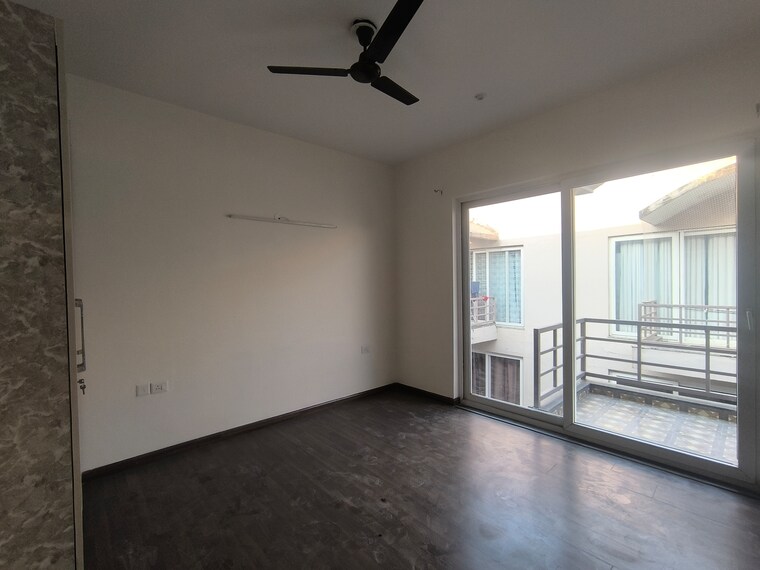 Room, bptp-amstoria 3 Bedroom 2229 Sq.Ft. Builder Floor In Sector 102 Gurgaon 9576806