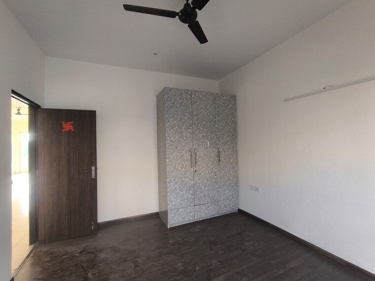 Room, bptp-amstoria 3 Bedroom 2229 Sq.Ft. Builder Floor In Sector 102 Gurgaon 9576806