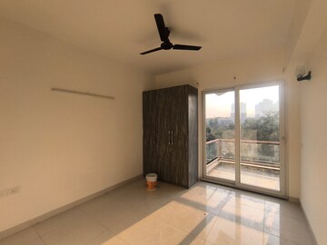 Room in 3 BHK Builder Floor at BPTP Amstoria, Sector 102 – for Rent
