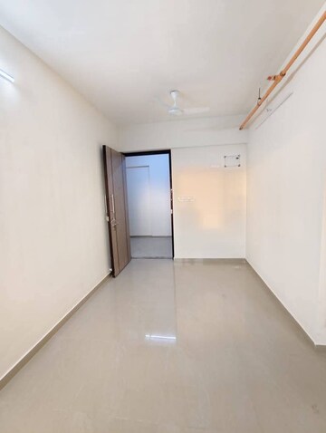 Room in 1 RK Apartment at Satellite Garden, Goregaon East – for Rent