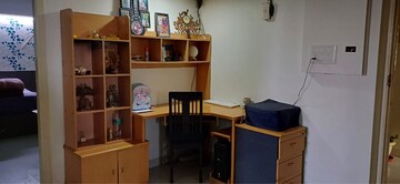 Room in 4 BHK Apartment at Aashish Satyam, Mansarovar – for Rent