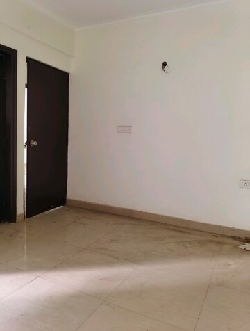 Room in 2.5 BHK Apartment at Antriksh Krishna Apartments, Sector 94 – for Sale