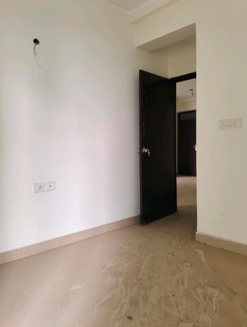 Room in 2.5 BHK Apartment at Antriksh Krishna Apartments, Sector 94 – for Sale