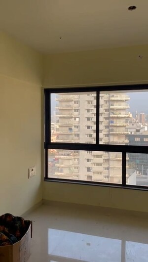 Room in 3 BHK Apartment at Vastu Tower, Malad West – for Rent