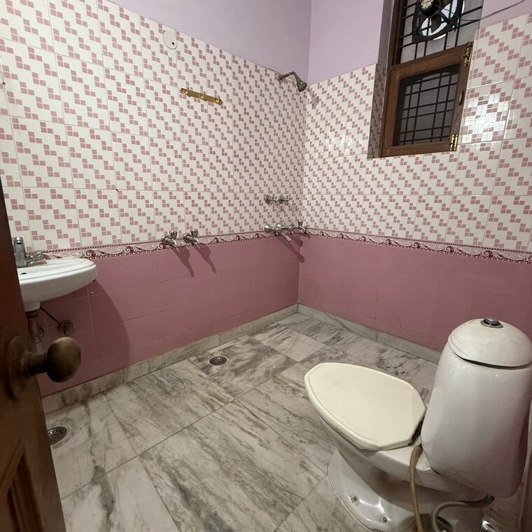 Bathroom, sector 23 3 Bedroom 360 Sq.Ft. Builder Floor In Sector 23 Gurgaon 9576882