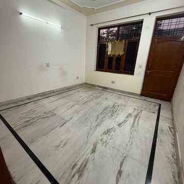 Bedroom in 3 BHK Builder Floor at Sector 23 – for Rent
