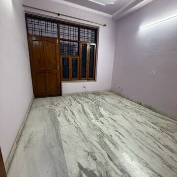 Room in 3 BHK Builder Floor at Sector 23 – for Rent