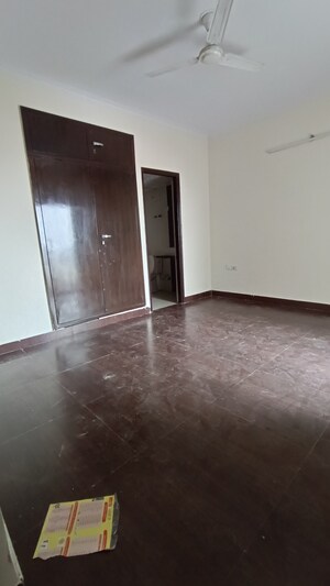 Room in 2.5 BHK Apartment at Saviour Park, Mohan Nagar – for Rent