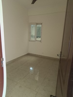 Room in 2.5 BHK Apartment at Saviour Park, Mohan Nagar – for Rent
