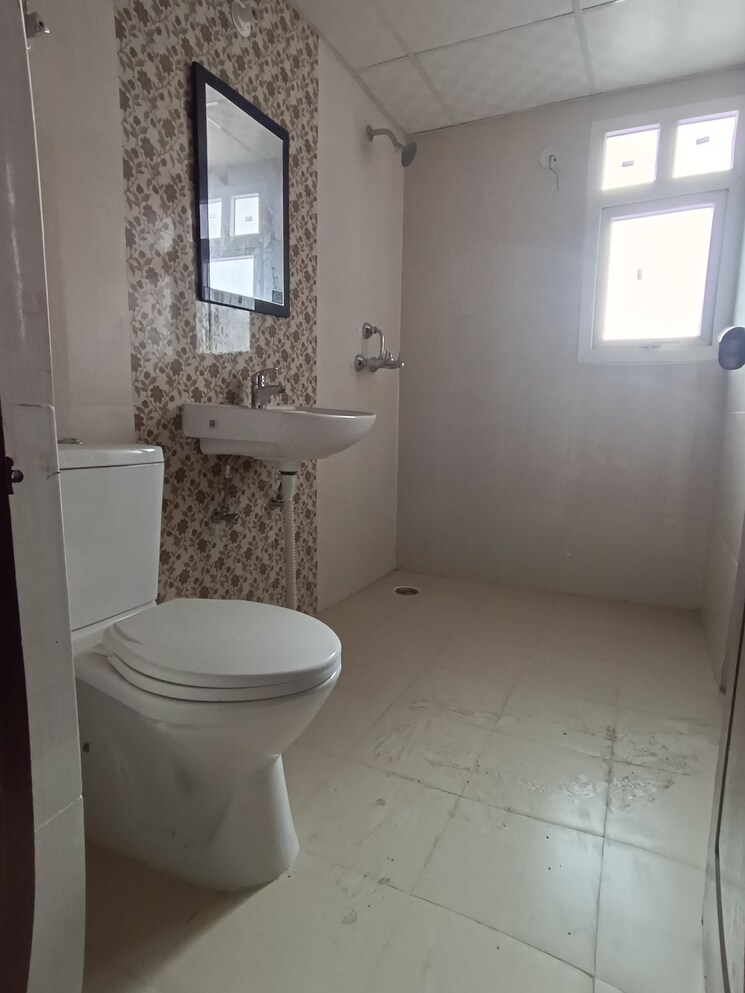 Bathroom, saviour-park 2.5 Bedroom 1285 Sq.Ft. Apartment In Mohan Nagar Ghaziabad 9576910
