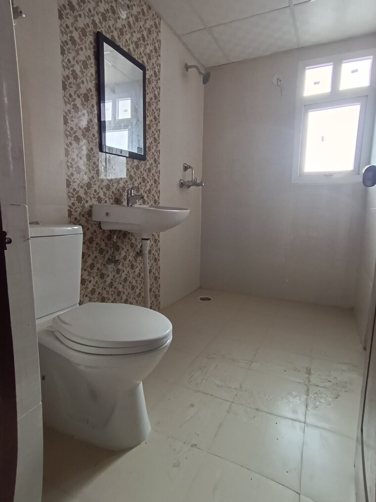 Bathroom, saviour-park 2.5 Bedroom 1285 Sq.Ft. Apartment In Mohan Nagar Ghaziabad 9576910