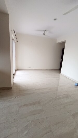Room in 2.5 BHK Apartment at Saviour Park, Mohan Nagar – for Rent