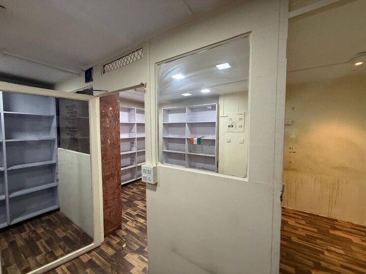  Parking, vashi sector 30a Commercial Office Space 700 Sq.Ft. In Vashi Sector 30a Navi Mumbai 9576922