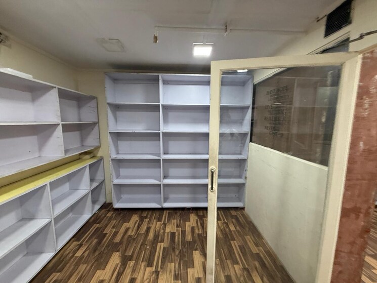 Balcony, vashi sector 30a Commercial Office Space 700 Sq.Ft. In Vashi Sector 30a Navi Mumbai 9576922