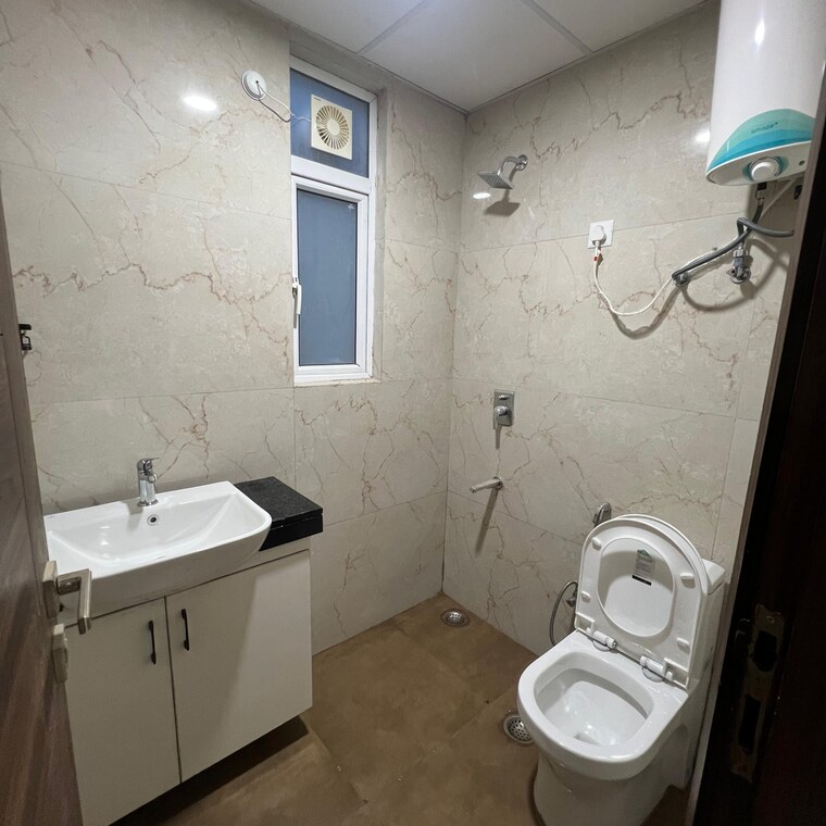 Bathroom, smart-world-gems 3.5 Bedroom 1211 Sq.Ft. Builder Floor In Sector 89 Gurgaon 9576936