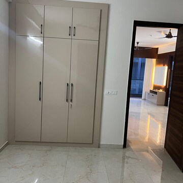 Building Lobby in 3.5 BHK Builder Floor at Smart World Gems, Sector 89 – for Rent