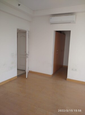 Room in 3 BHK Apartment at Jaypee Kalypso Court, Sector 128 – for Sale