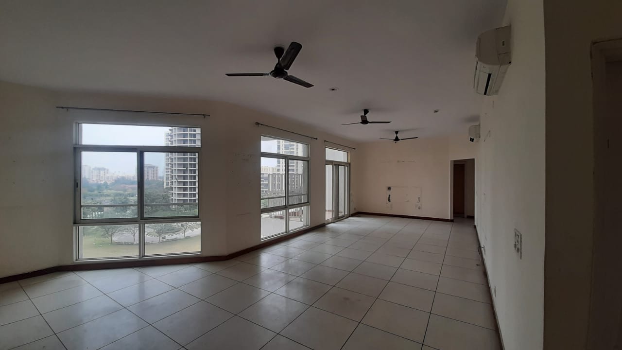 3 BHK + Servant Room Apartment For Sale in Jaypee Kalypso Court