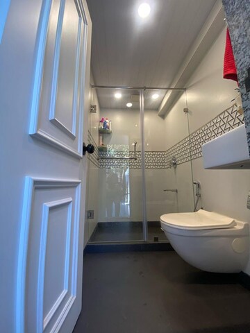 Bathroom in 6+ BHK Villa at Khar West – for Sale