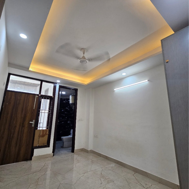 Room, rohini sector 24 3 Bedroom 800 Sq.Ft. Builder Floor In Rohini Sector 24 Delhi 9576982