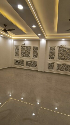 Living Room in 4 BHK Builder Floor at Green Fields Colony – for Rent