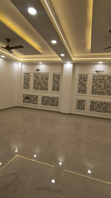 Living Room in 4 BHK Builder Floor at Green Fields Colony – for Rent