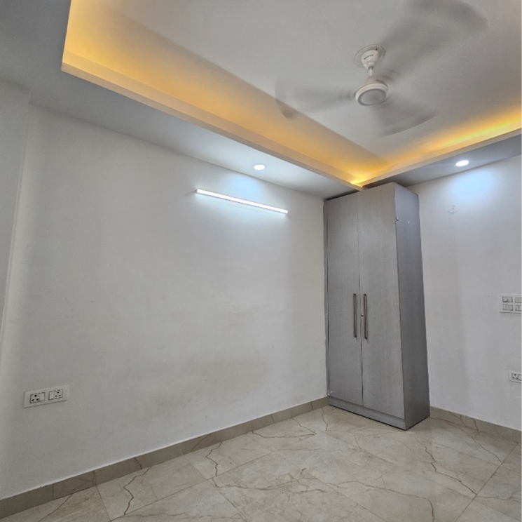 Room, rohini sector 24 3 Bedroom 800 Sq.Ft. Builder Floor In Rohini Sector 24 Delhi 9576982