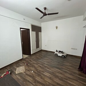 Room in 3 BHK Apartment at Ajnara Le Garden, Panchsheel Green – for Sale