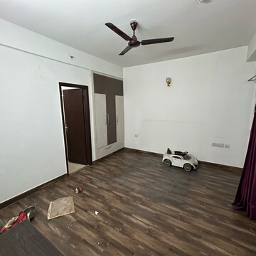 Room in 3 BHK Apartment at Ajnara Le Garden, Panchsheel Green – for Sale