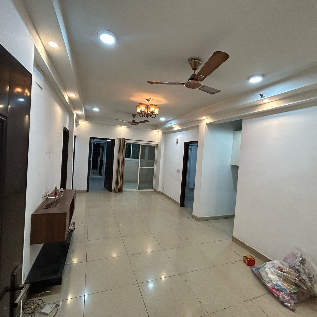 3 BHK + Extra Room Apartment For Sale in Ajnara Le Garden