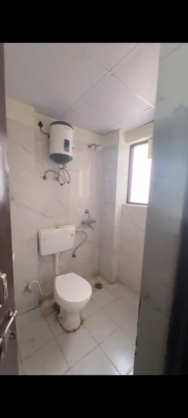 Bathroom, srs-residency 3 Bedroom 907 Sq.Ft. Apartment In Sector 88 Faridabad 9577046