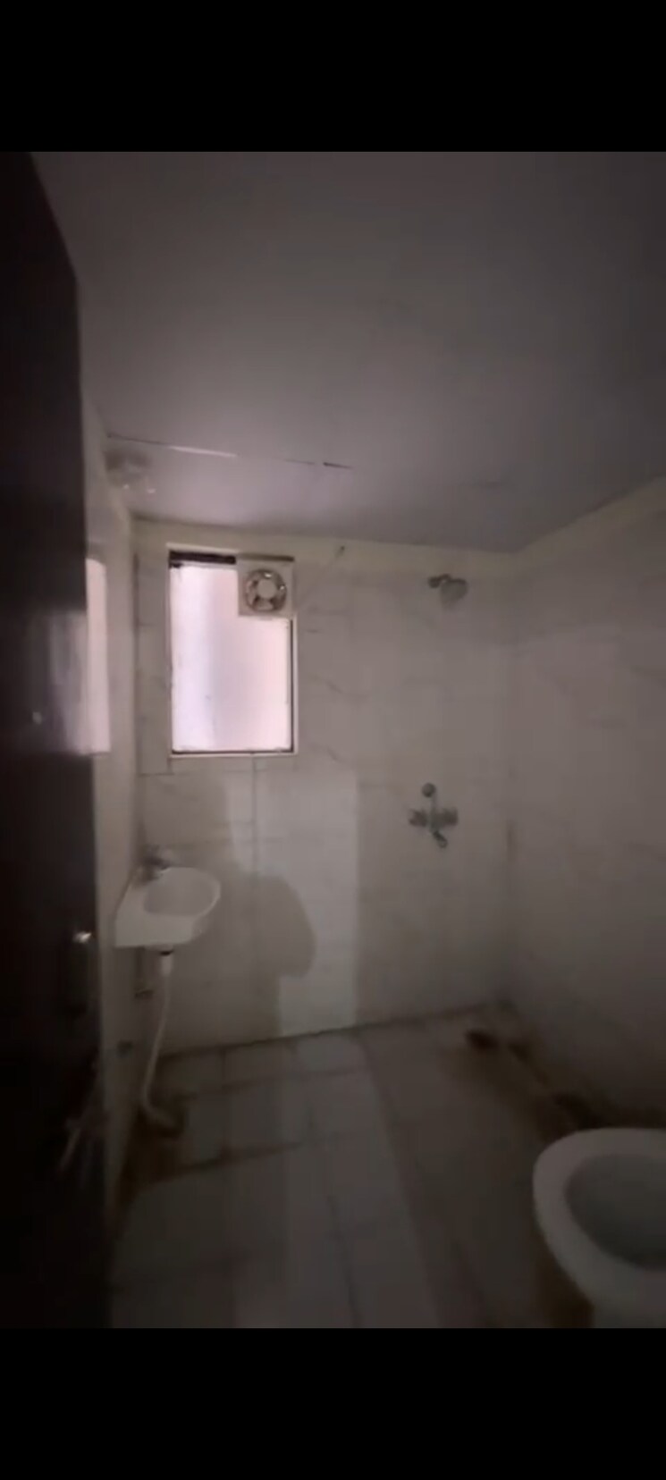 Bathroom, srs-residency 3 Bedroom 907 Sq.Ft. Apartment In Sector 88 Faridabad 9577046