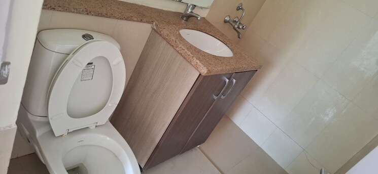 Bathroom, emaar-mgf-emerald-hills 3.5 Bedroom 267 Sq.Yd. Apartment In Sector 65 Gurgaon 9577051