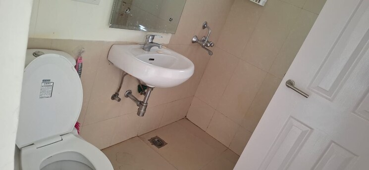 Bathroom, emaar-mgf-emerald-hills 3.5 Bedroom 267 Sq.Yd. Apartment In Sector 65 Gurgaon 9577051