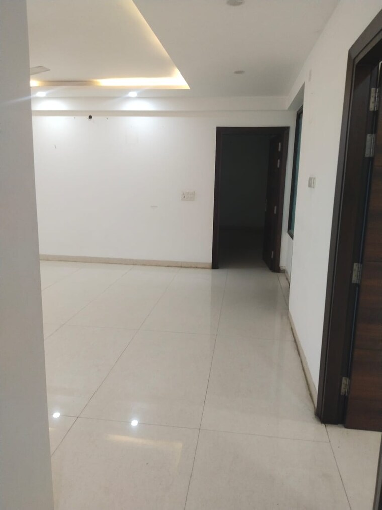 Room, sector 55 3.5 Bedroom 1850 Sq.Ft. Villa In Sector 55 Noida 9577070