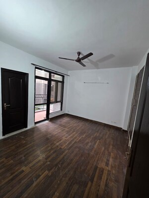Room in 3 BHK Apartment at Eldeco Inspire, Sector 119 – for Rent