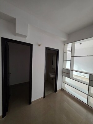 Room in 3 BHK Apartment at Eldeco Inspire, Sector 119 – for Rent