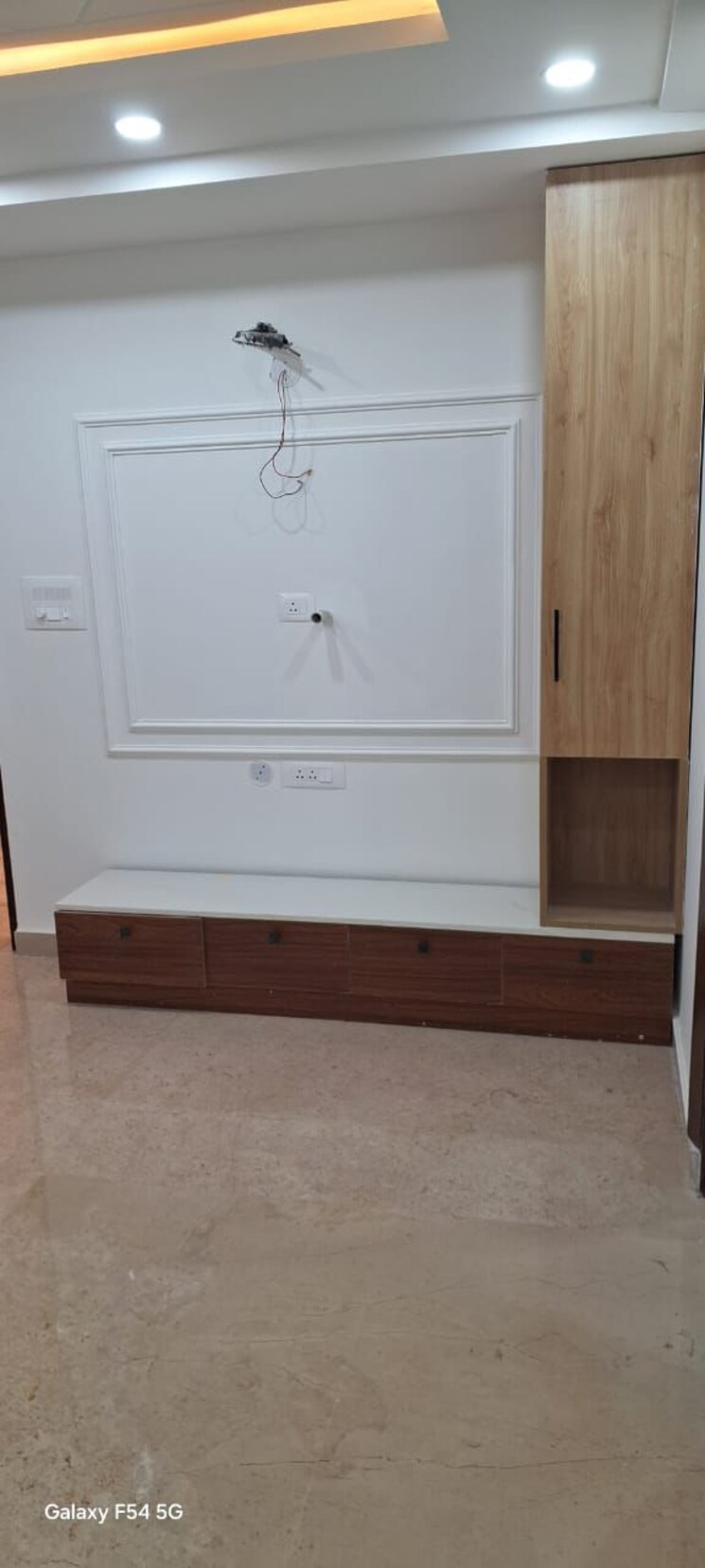 Bathroom, palam-vyapar-kendra 4 Bedroom 2250 Sq.Ft. Builder Floor In Sector 2 Gurgaon 9577139