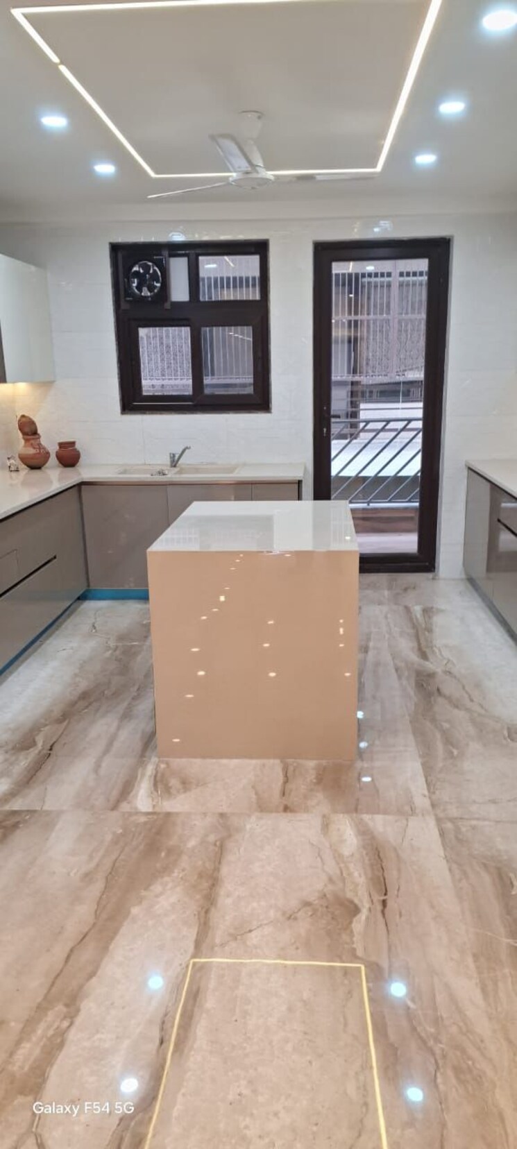 Room, palam-vyapar-kendra 4 Bedroom 2250 Sq.Ft. Builder Floor In Sector 2 Gurgaon 9577139