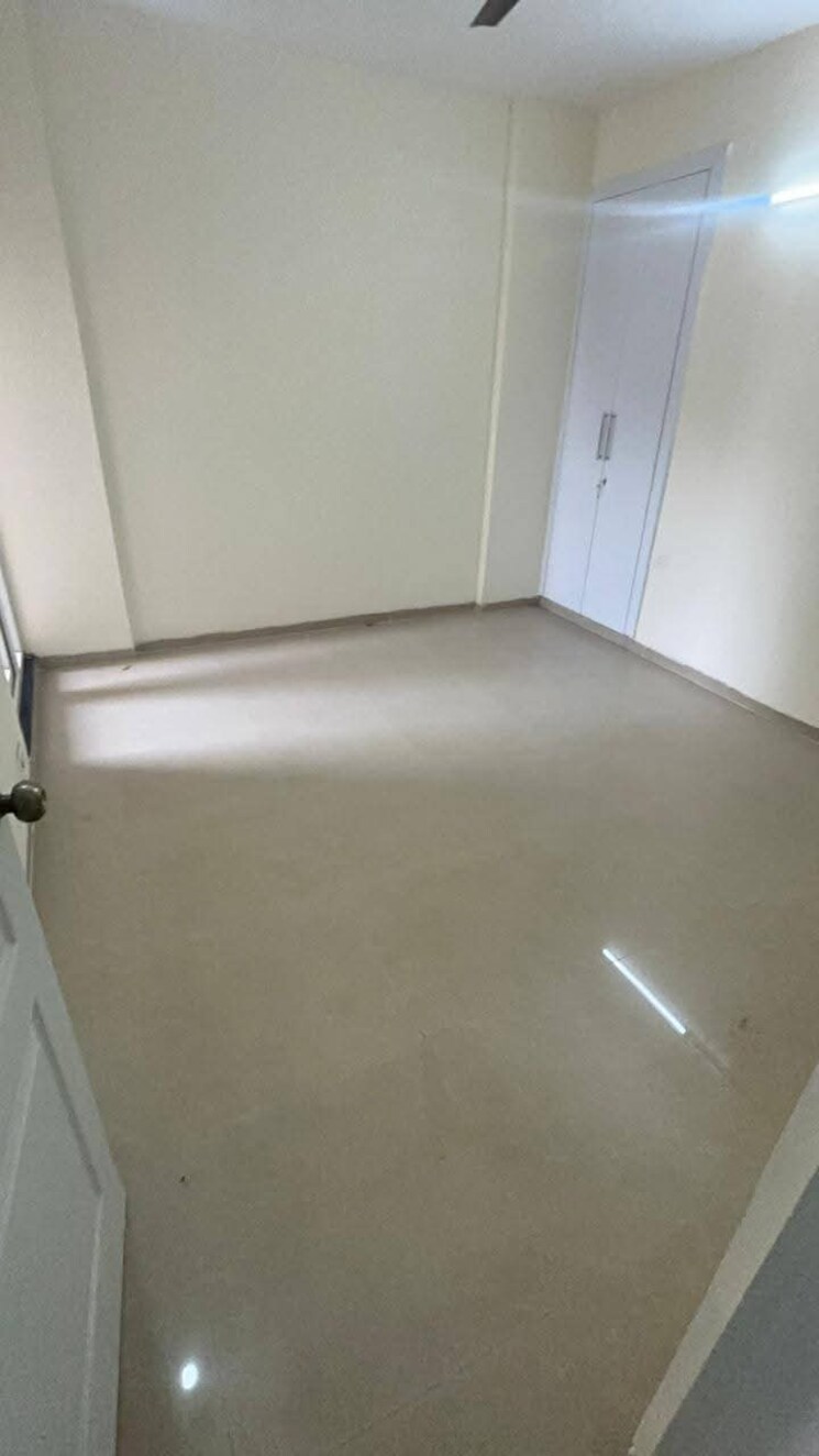 Room, shri-radha-sky-gardens 2 Bedroom 1182 Sq.Ft. Apartment In Sector 16b Greater Noida Greater Noida 9577077