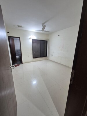 Room in 3 BHK Apartment at Park Express, Baner – for Rent