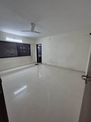 Room in 3 BHK Apartment at Park Express, Baner – for Rent