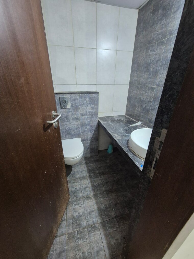 Bathroom, park-express 3 Bedroom 1200 Sq.Ft. Apartment In Baner Pune 9577126