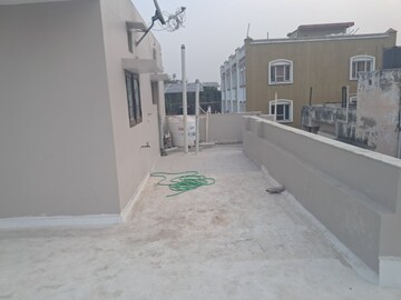 Balcony in 1 BHK Independent House at Sector 10a – for Rent