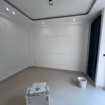 Room in 3 BHK Builder Floor at Chattarpur – for Rent