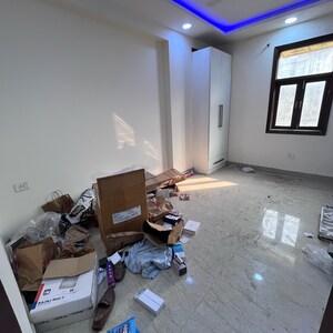 Room in 3 BHK Builder Floor at Chattarpur – for Rent