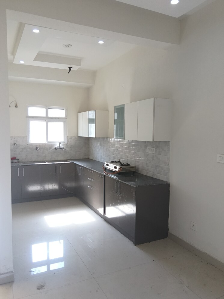 Kitchen, dhakoli 3 Bedroom 124 Sq.Yd. Builder Floor In Dhakoli Zirakpur 9554998