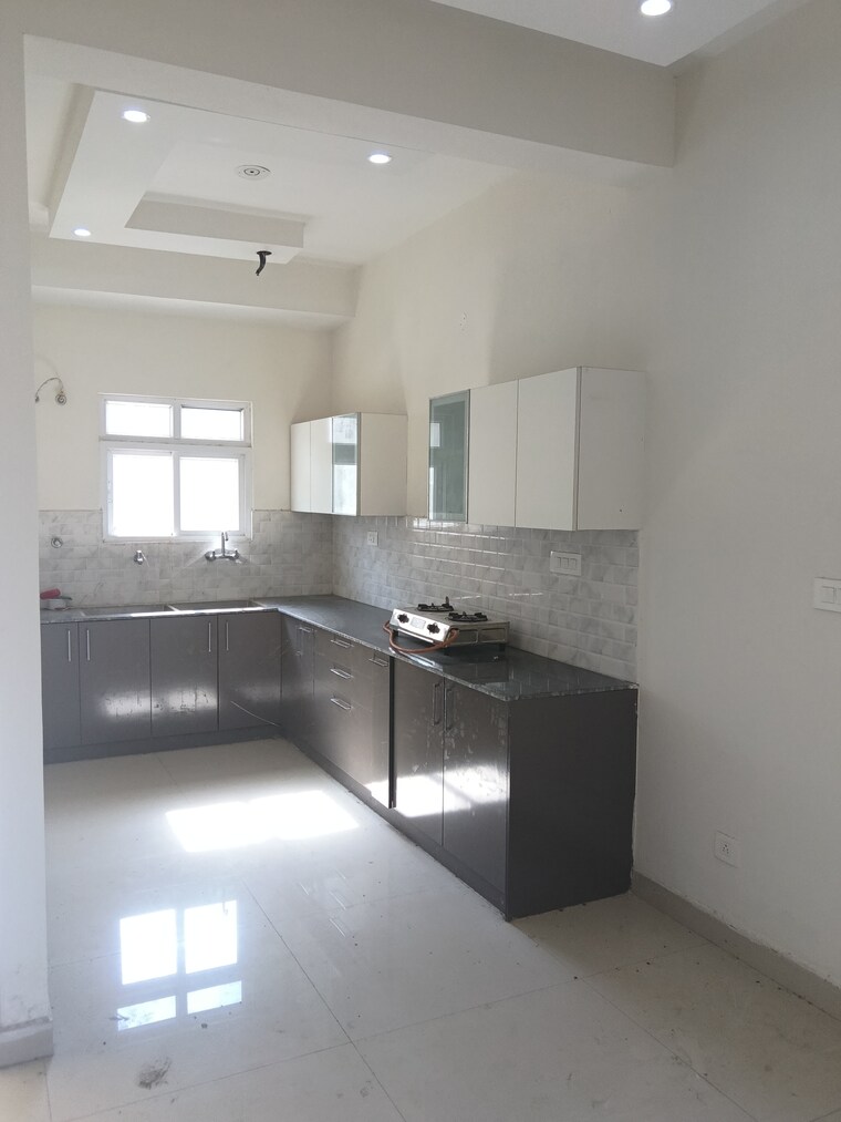 Kitchen, dhakoli 3 Bedroom 124 Sq.Yd. Builder Floor In Dhakoli Zirakpur 9554998