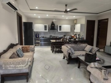 Living Room in 3 BHK Builder Floor at Sector 37 – for Rent