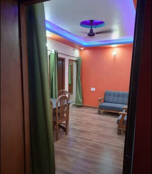 Room in 3 BHK Apartment at Hazratganj – for Rent